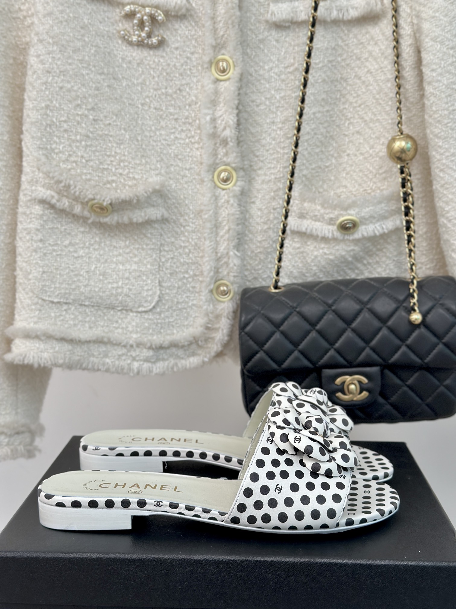 [TOP] CHANEL Camellia Polka Dots Slides - 2 Color
