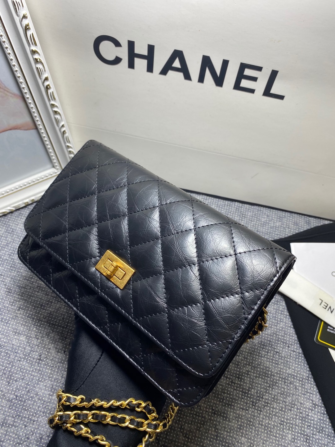 [TOP] CHANEL WOC Cowhide Bag 19cm - Black