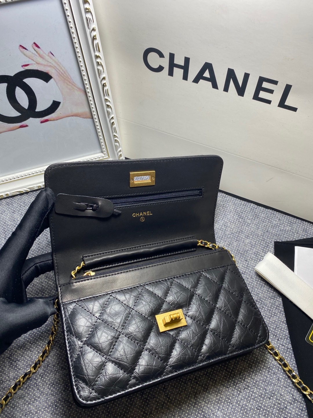 [TOP] CHANEL WOC Cowhide Bag 19cm - Black