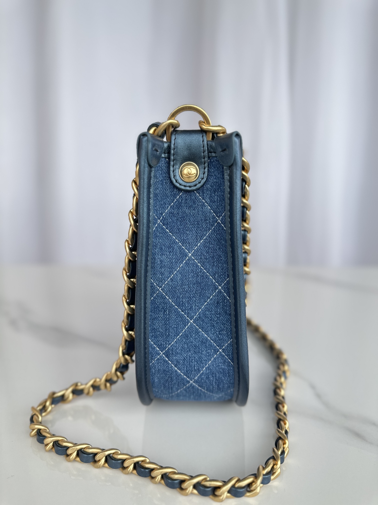 [TOP] CHANEL Hobo Bag 25x20x7.5cm - Denim
