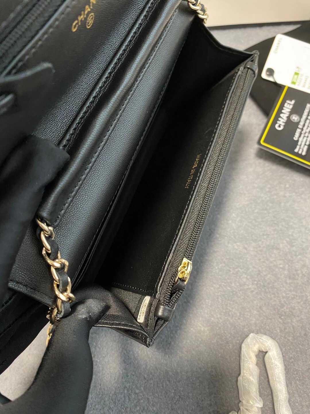 [TOP] CHANEL WOC Lambskin Bag 19cm - Black