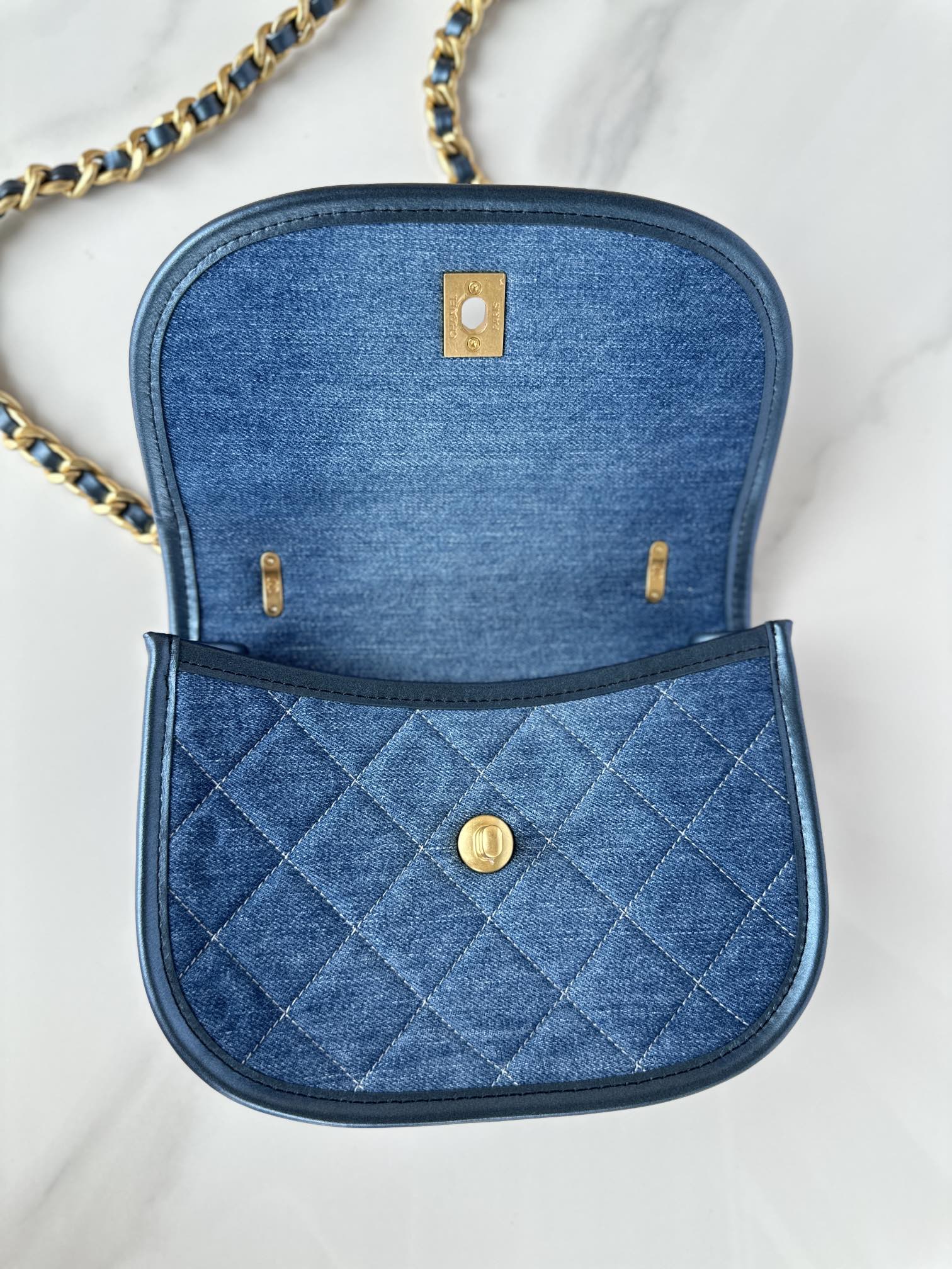 [TOP] CHANEL Small Messenger Bag 20x16x7.5cm - Denim