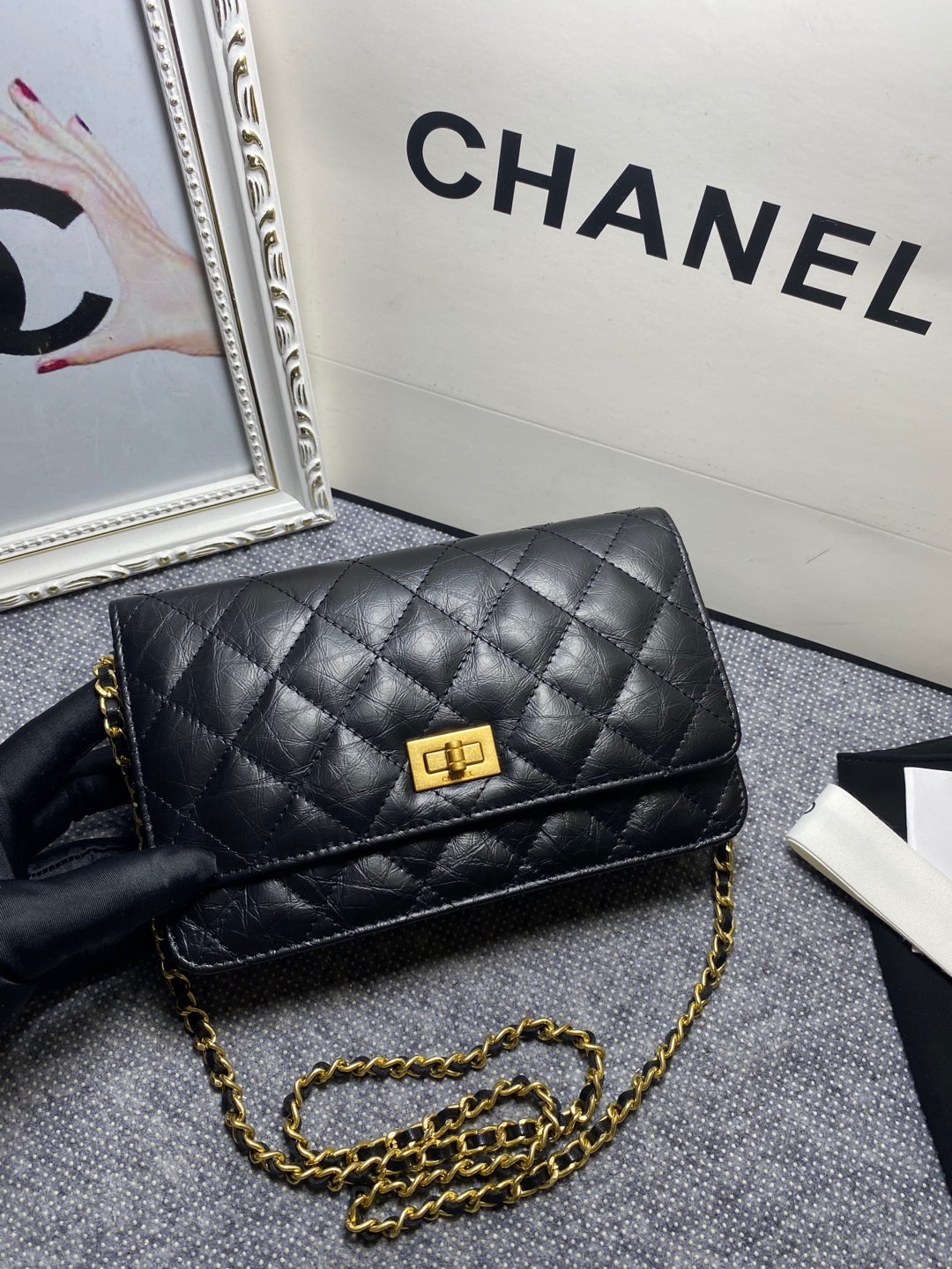 [TOP] CHANEL WOC Cowhide Bag 19cm - Black