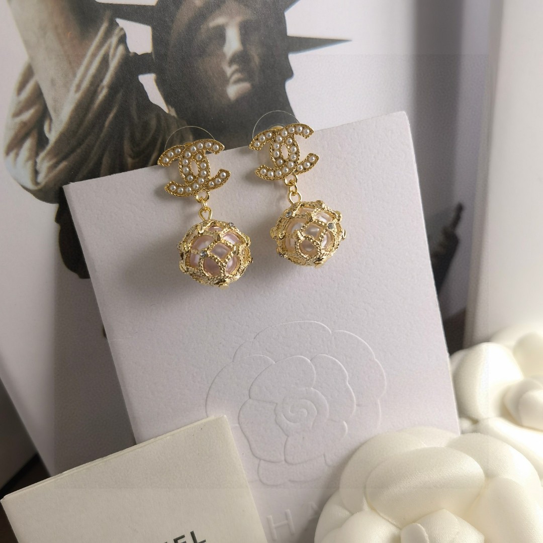 [TOP] CHANEL Woven Mesh Pearl CC  Earrings