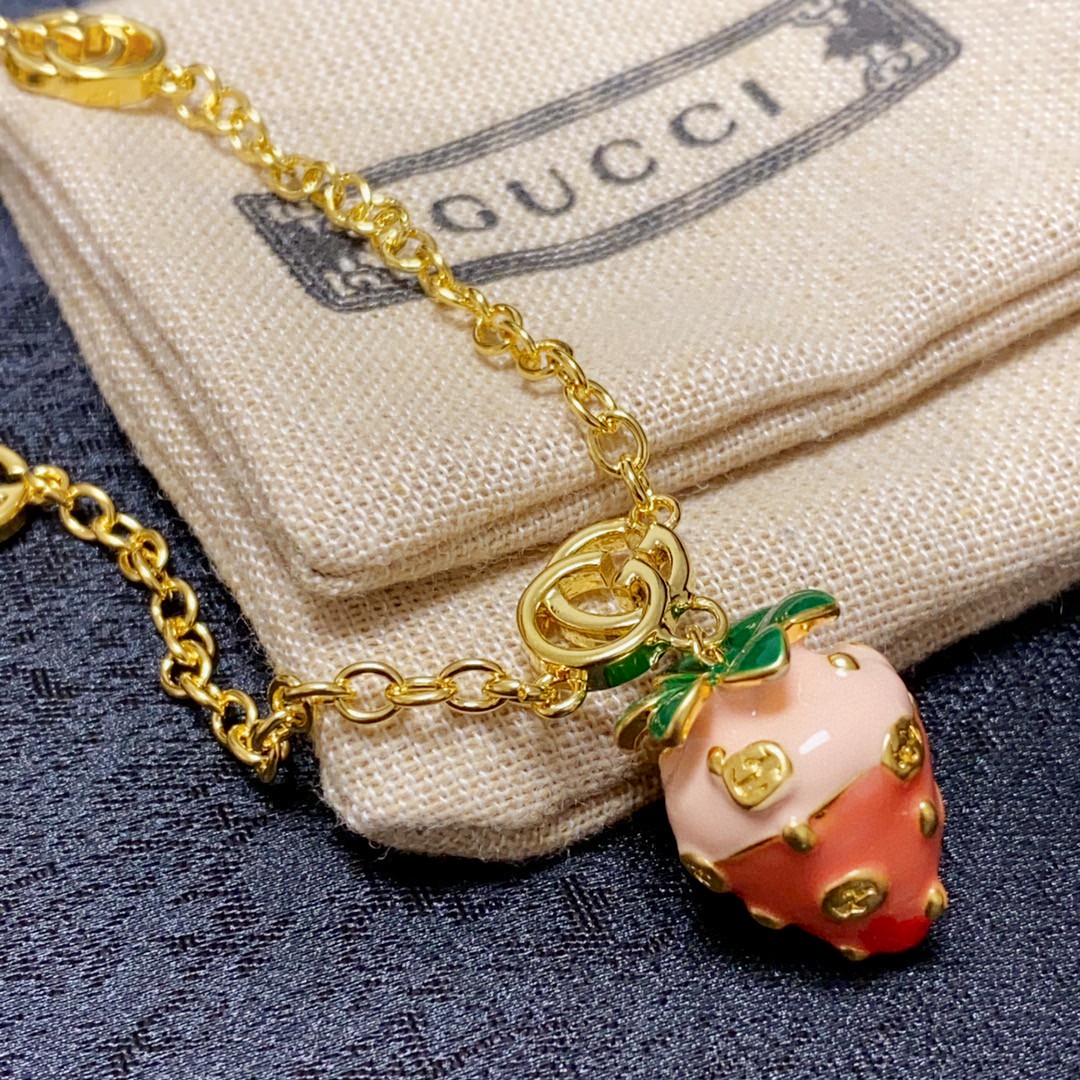 [TOP] GUCCI Strawberry Pendant Necklace