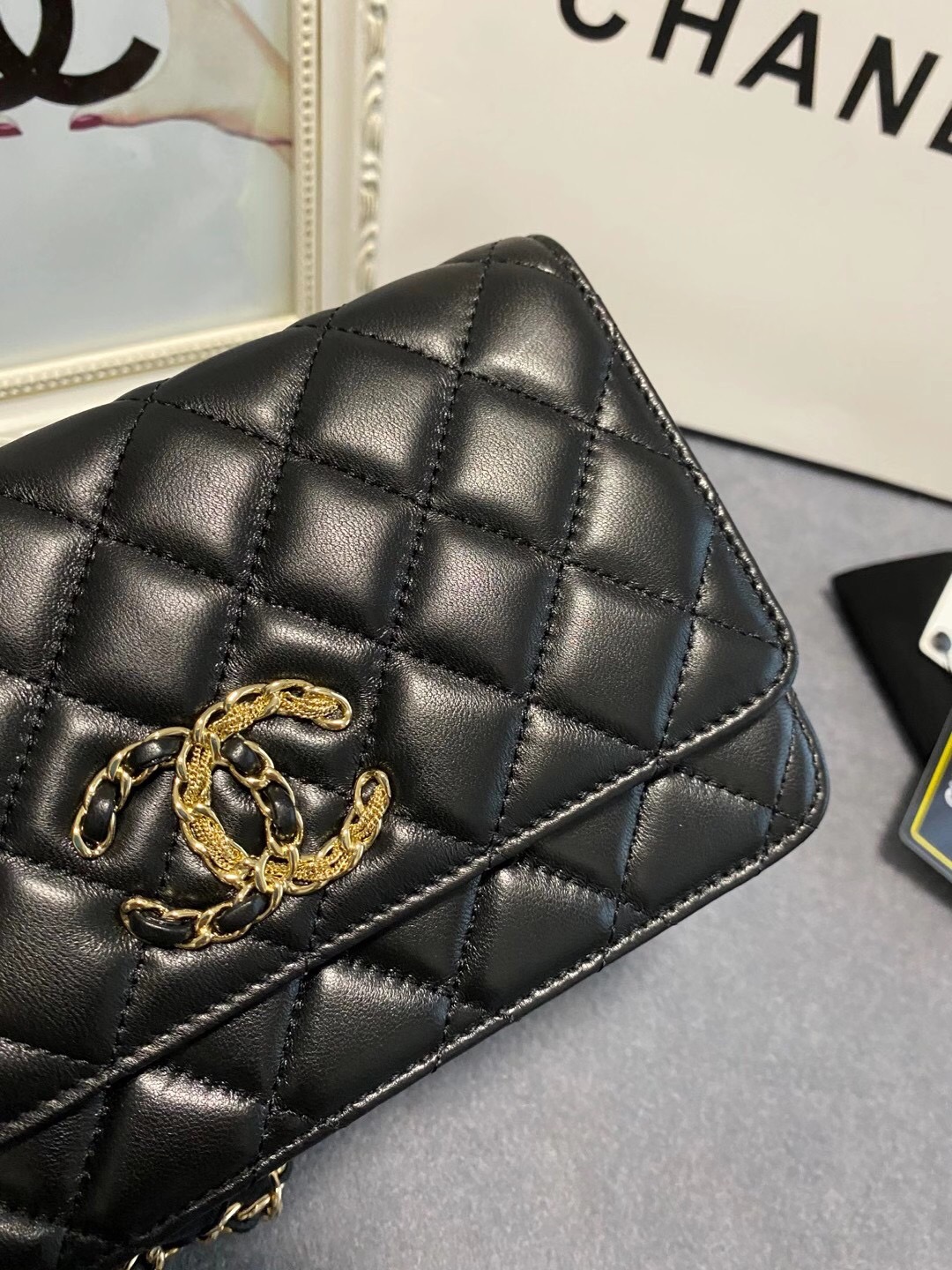 [TOP] CHANEL WOC Lambskin Bag 19cm - Black