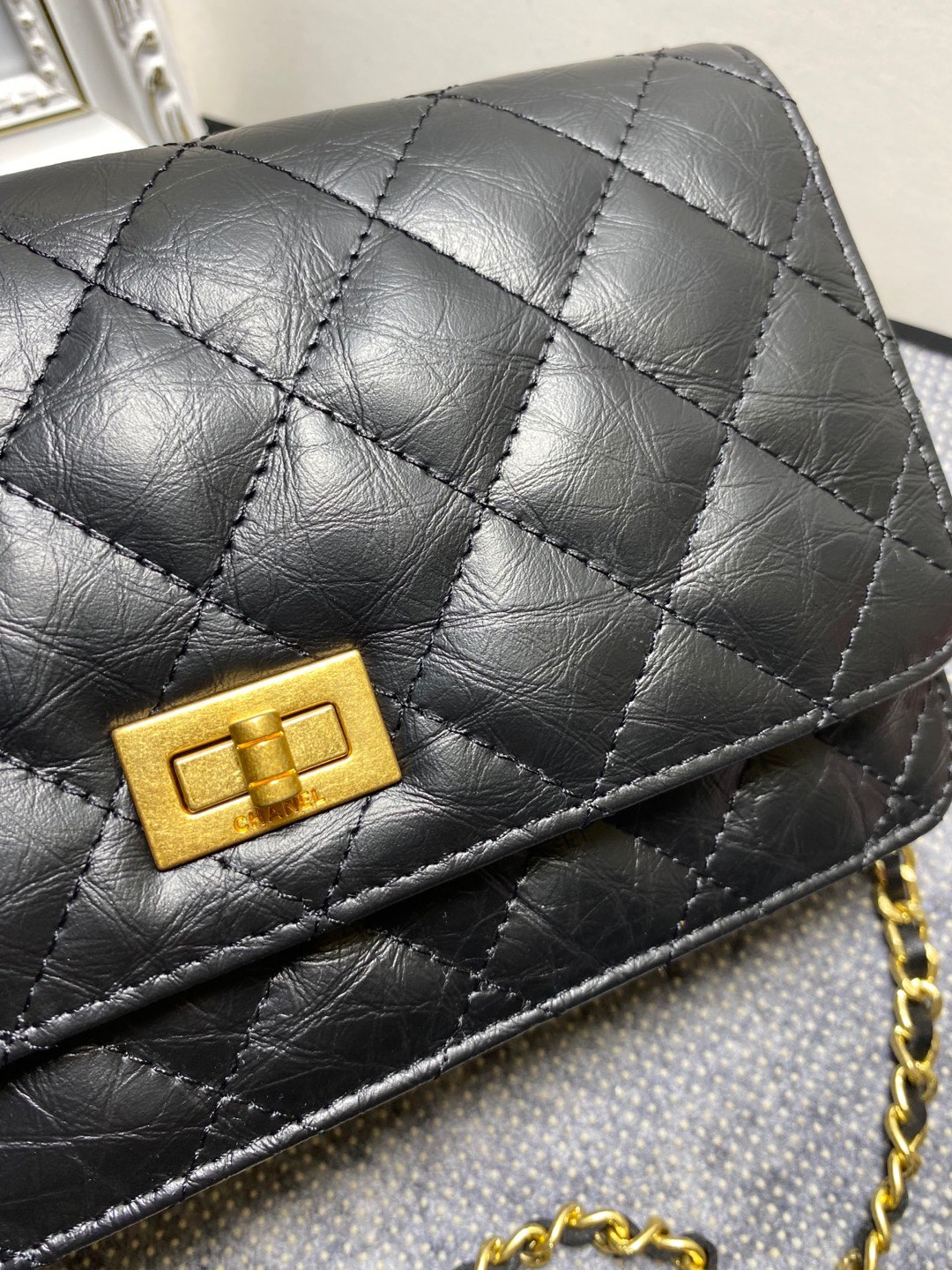 [TOP] CHANEL WOC Cowhide Bag 19cm - Black