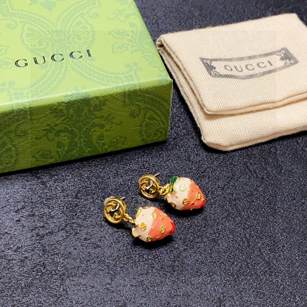 [TOP] GUCCI Strawberry Pendant Earrings