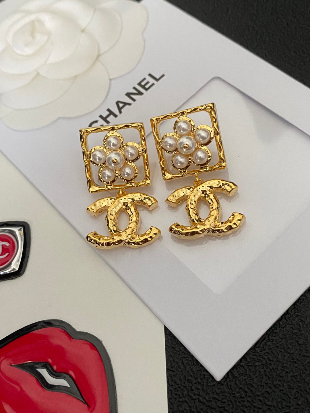[TOP] CHANEL Vintage CC Pearl Earrings-Gold Color