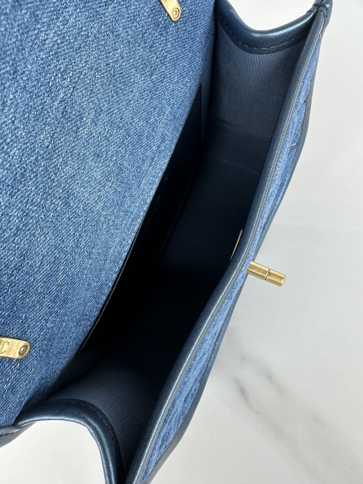 [TOP] CHANEL Small Messenger Bag 20x16x7.5cm - Denim