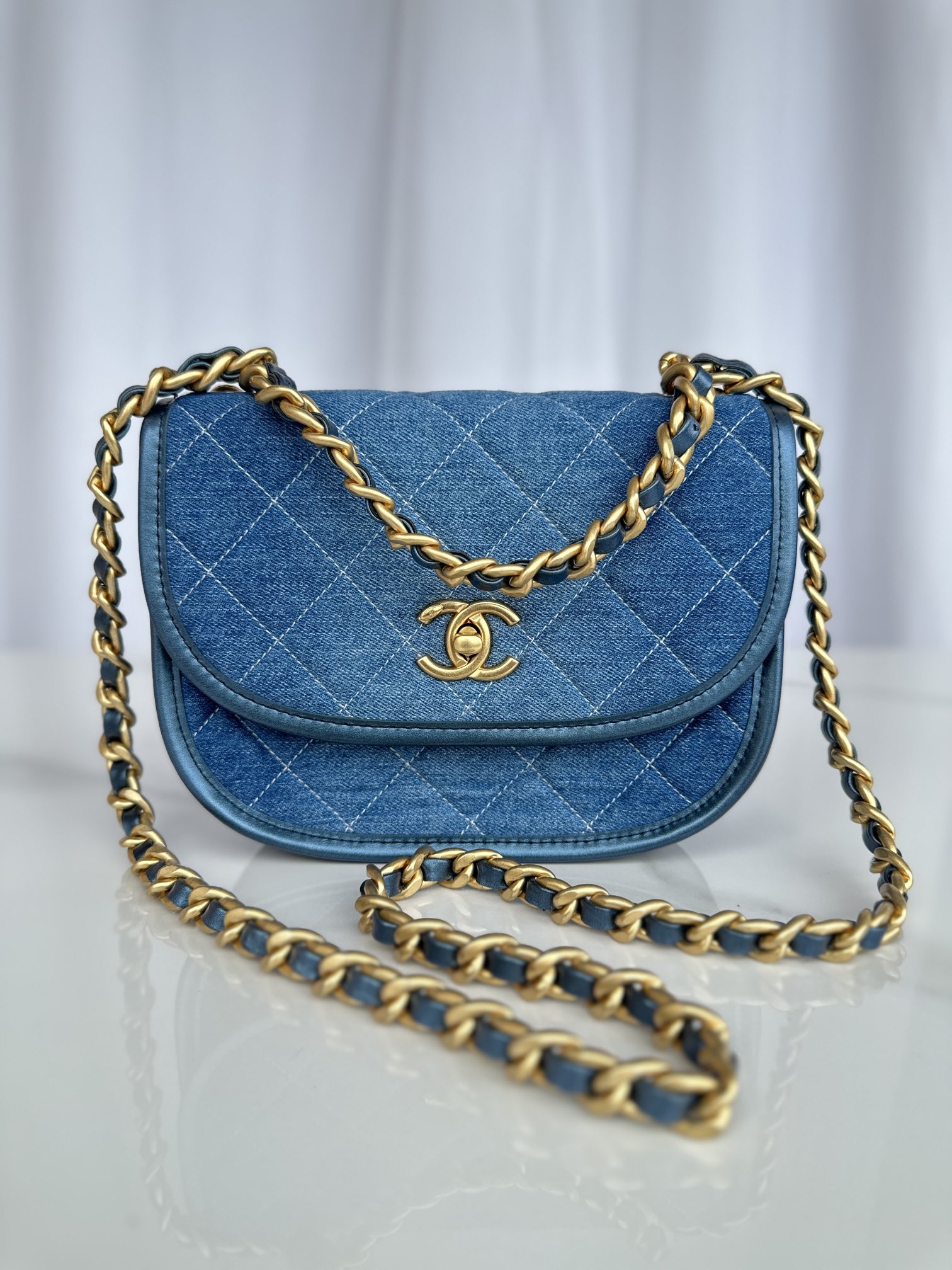 [TOP] CHANEL Small Messenger Bag 20x16x7.5cm - Denim