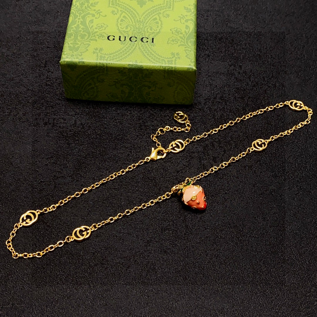 [TOP] GUCCI Strawberry Pendant Necklace