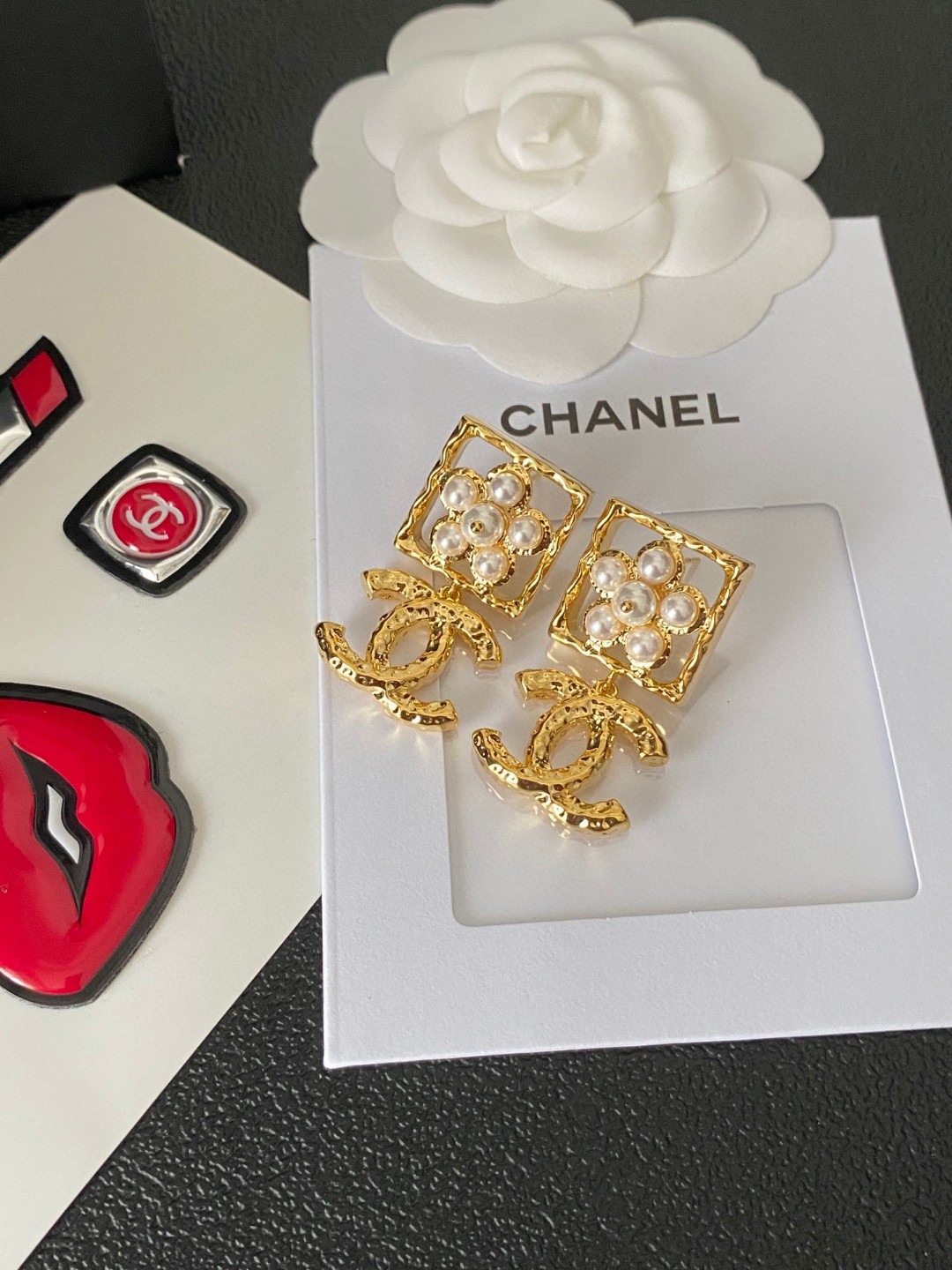 [TOP] CHANEL Vintage CC Pearl Earrings-Gold Color
