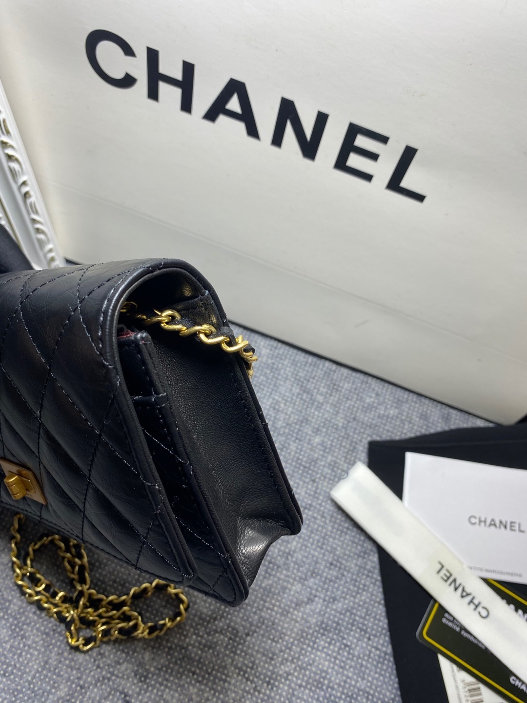 [TOP] CHANEL WOC Cowhide Bag 19cm - Black