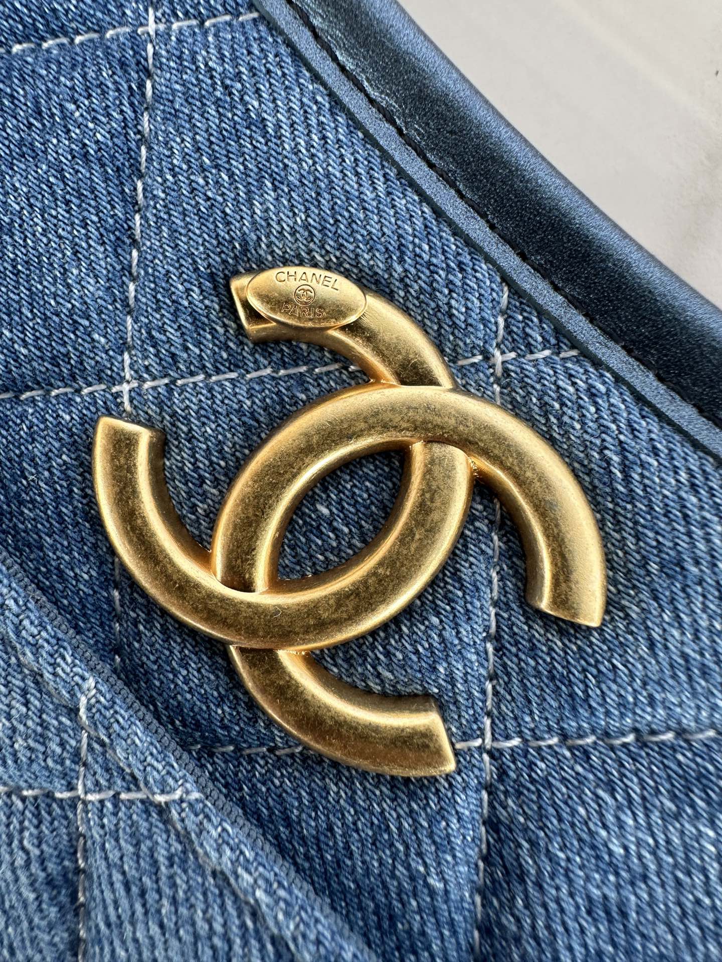 [TOP] CHANEL Hobo Bag 25x20x7.5cm - Denim