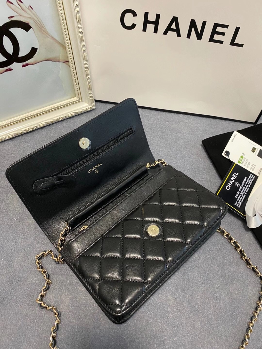 [TOP] CHANEL WOC Lambskin Bag 19cm - Black