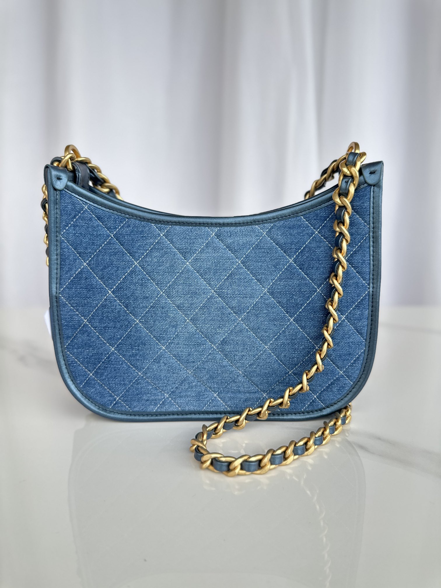 [TOP] CHANEL Hobo Bag 25x20x7.5cm - Denim