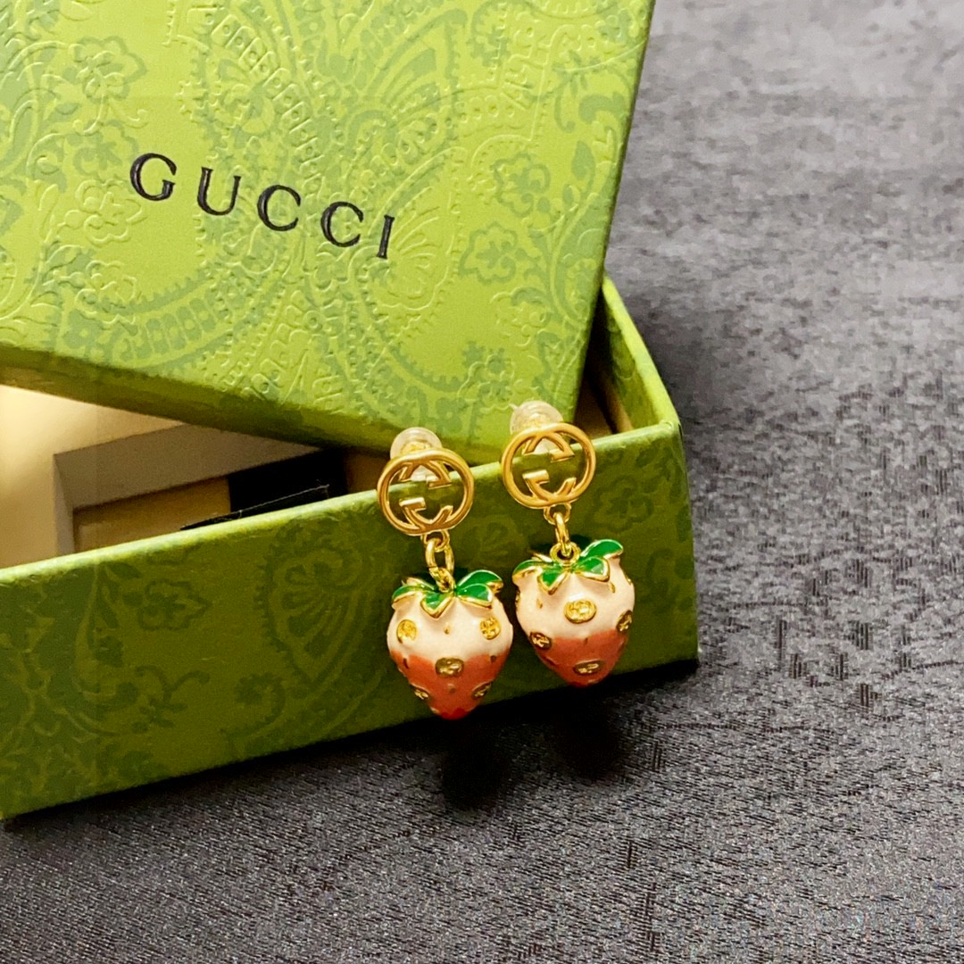 [TOP] GUCCI Strawberry Pendant Earrings