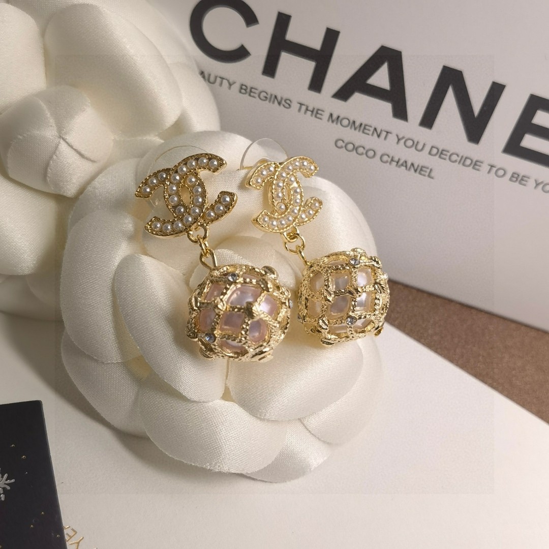 [TOP] CHANEL Woven Mesh Pearl CC  Earrings