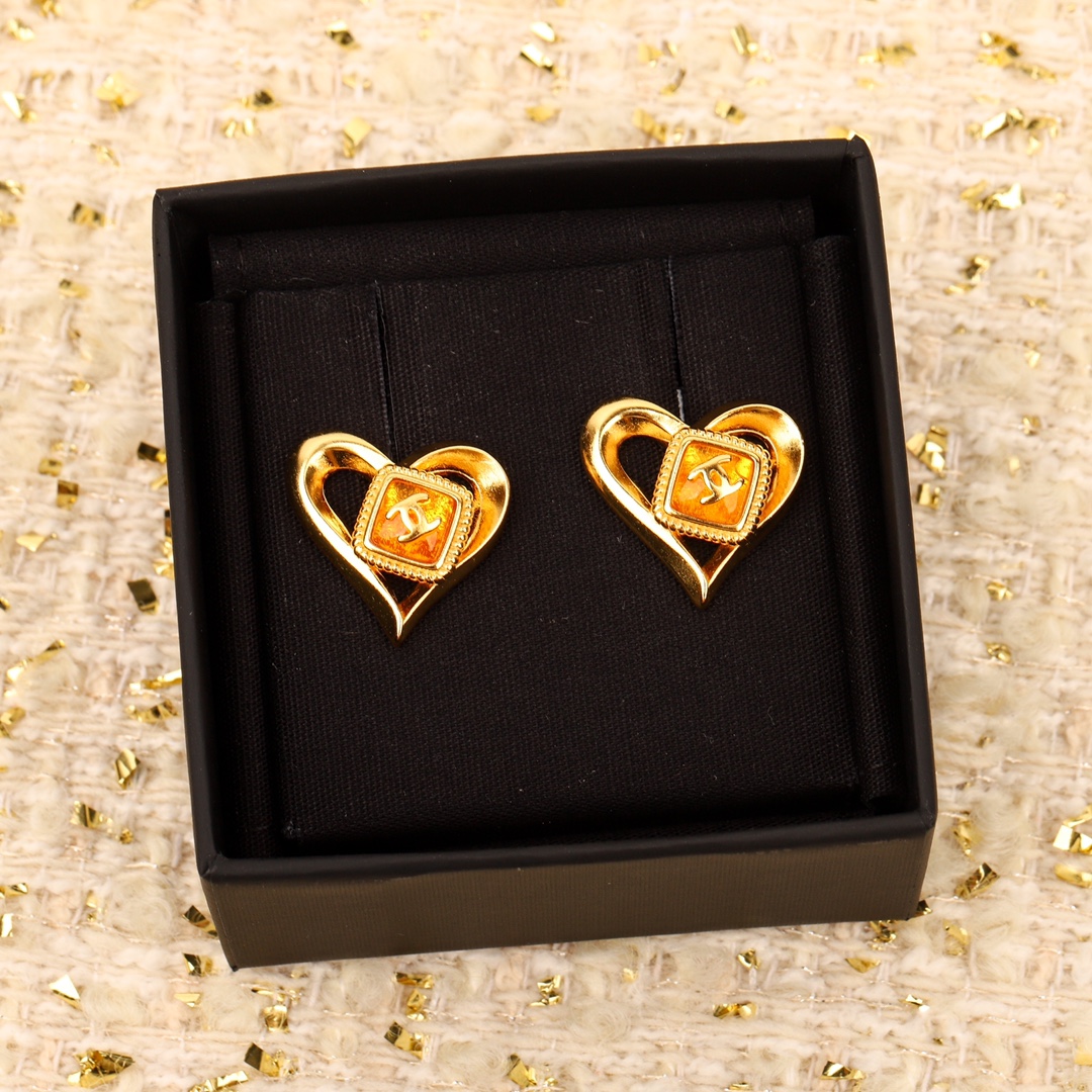 [TOP] CHANEL Heart Earrings