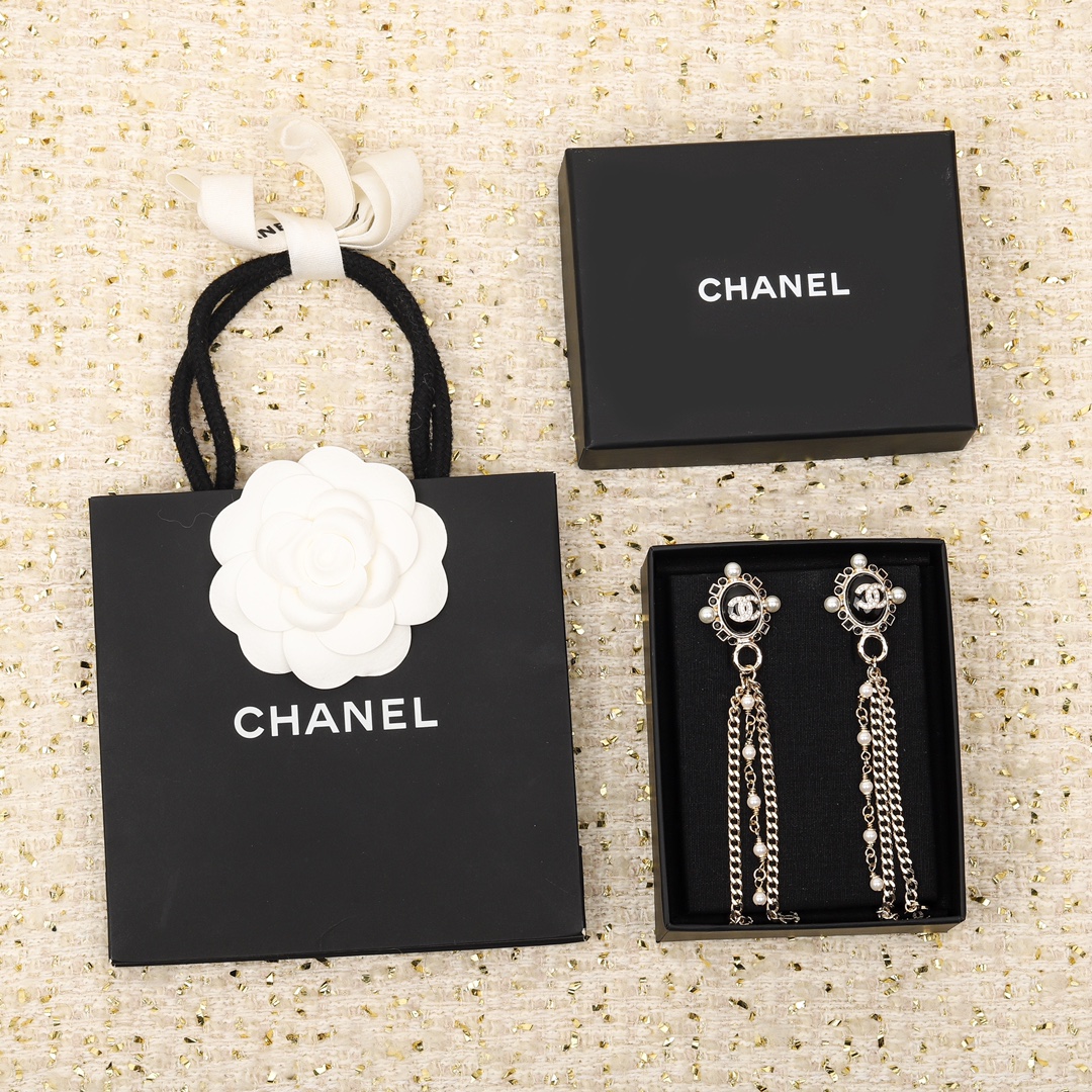 [TOP] CHANEL Black Oval Pearl Tassel Earrings