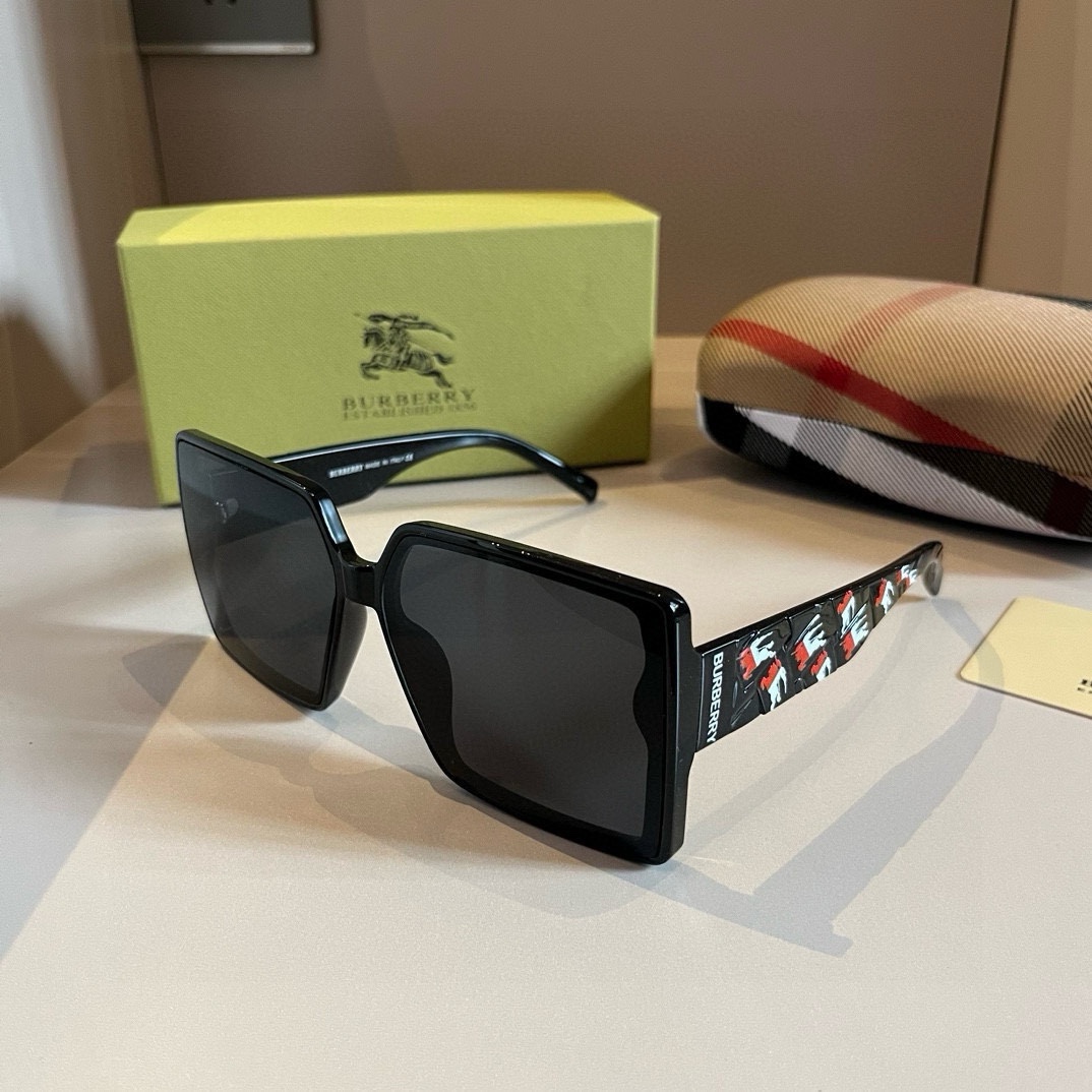 [TOP] BURBERRY Sunglasses - Black