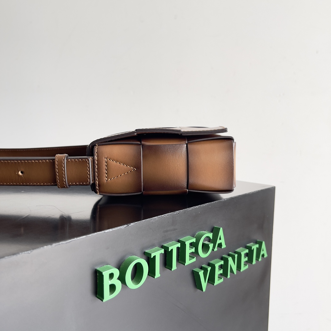 [TOP] Bottega Veneta Vintage Cowhide - Brown