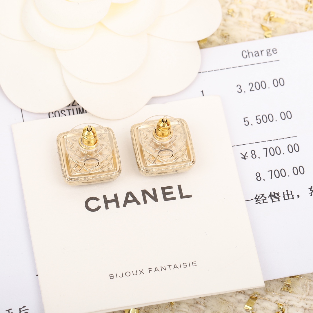 [TOP] CHANEL Block Resin CC Earrings