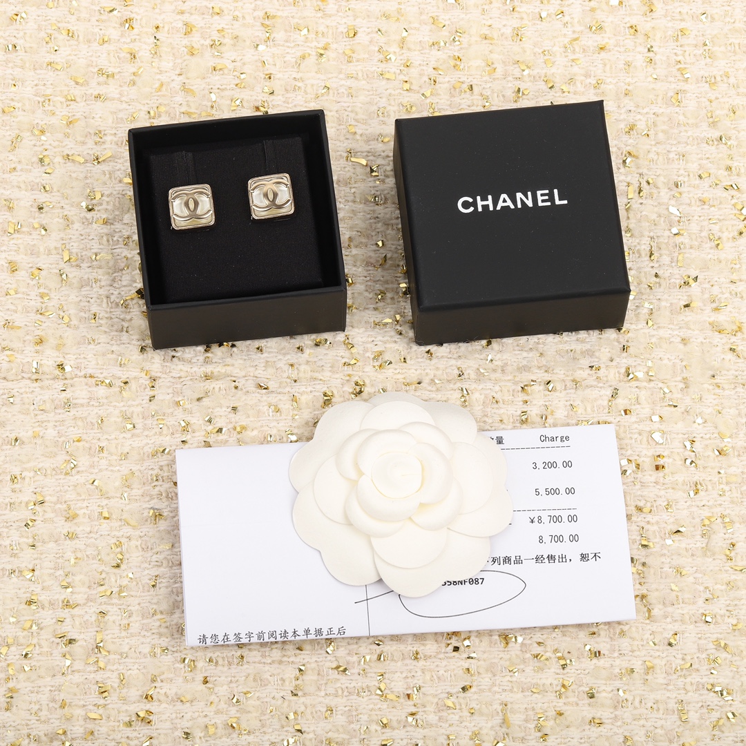 [TOP] CHANEL Block Resin CC Earrings
