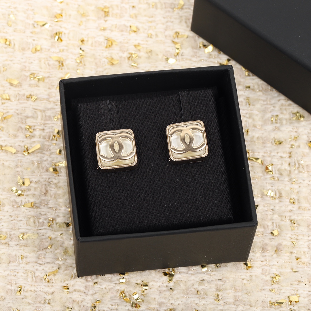 [TOP] CHANEL Block Resin CC Earrings