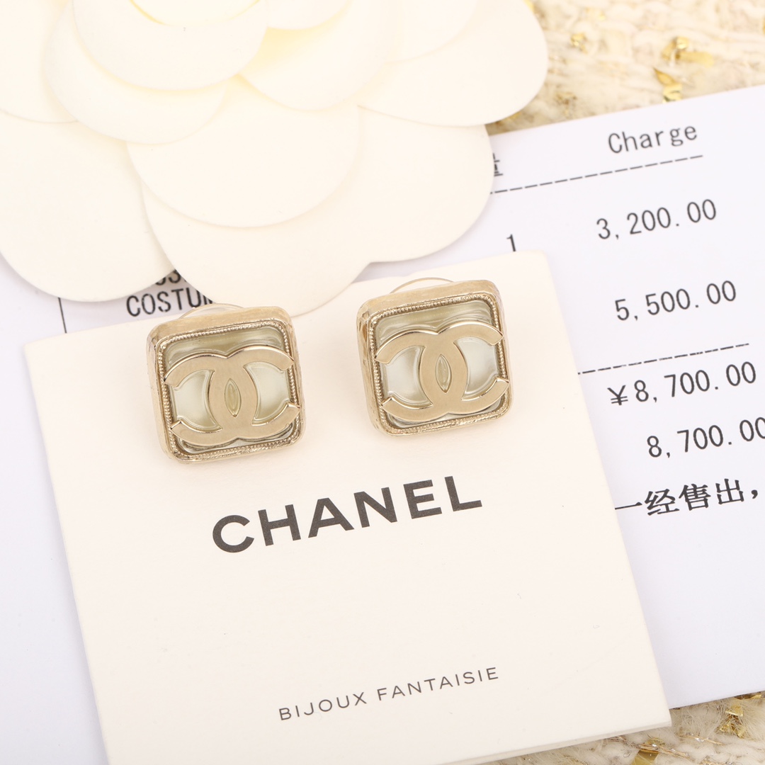 [TOP] CHANEL Block Resin CC Earrings