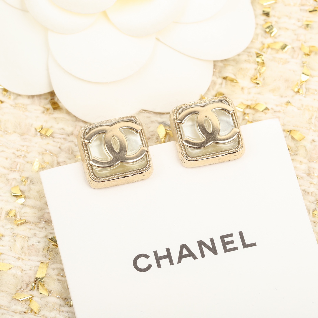 [TOP] CHANEL Block Resin CC Earrings