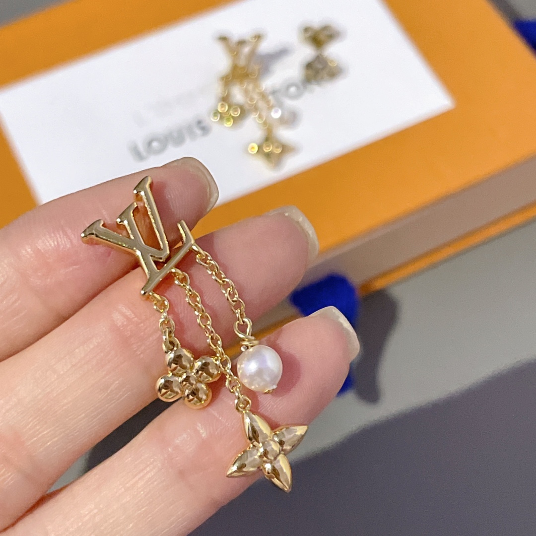 [TOP] Louis Vuitton LV Tassel Earrings