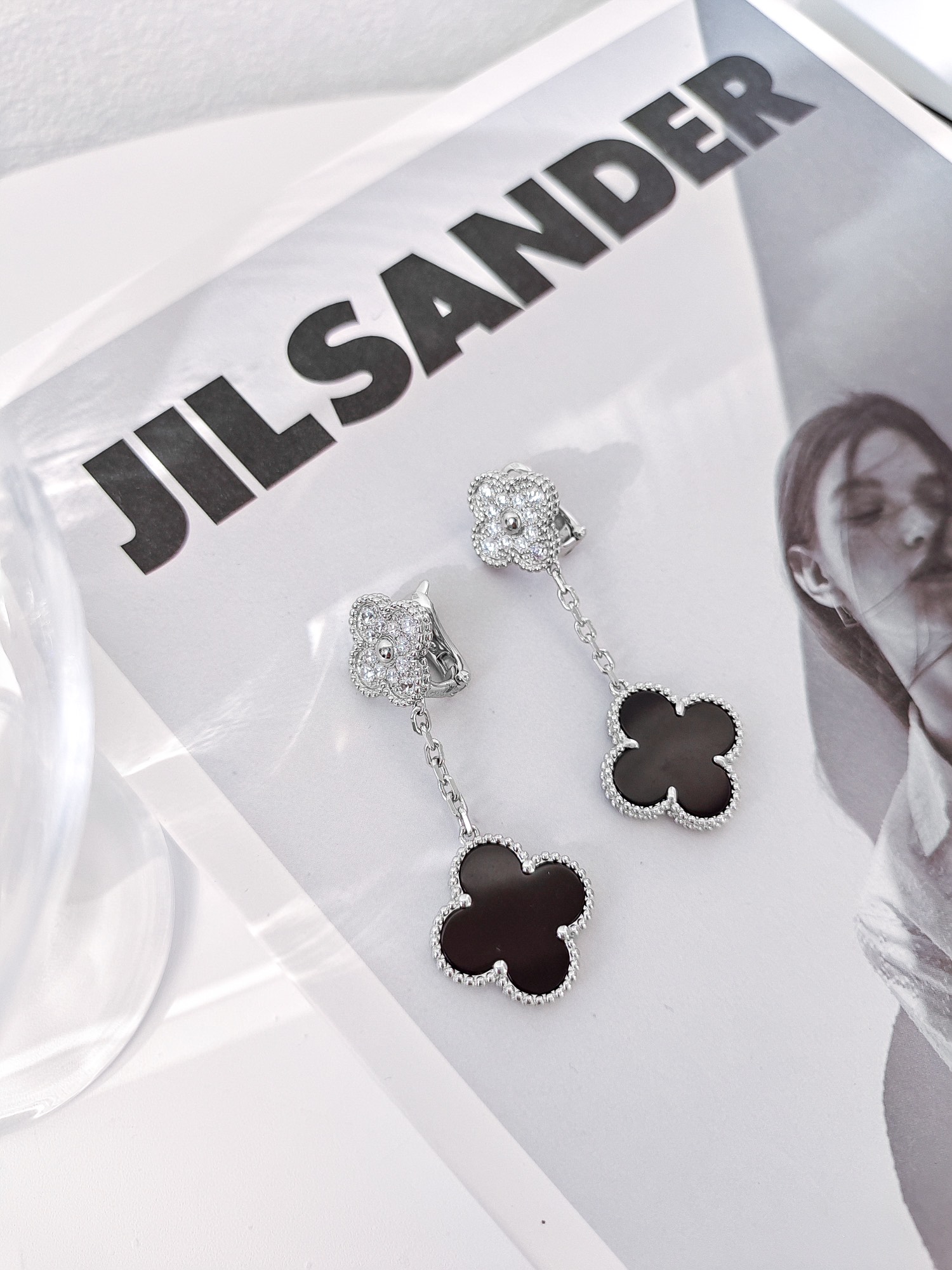 [TOP] Van Cleef & Arpels Earrings-Black