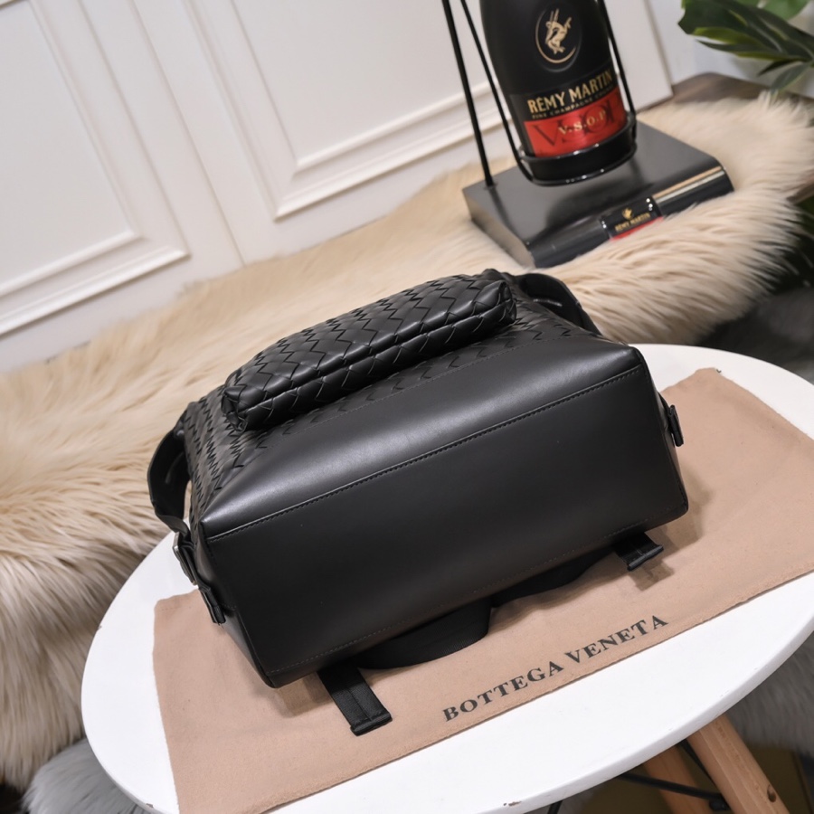 [TOP] Bottega Veneta Handwoven Cowhide Backpack- Black