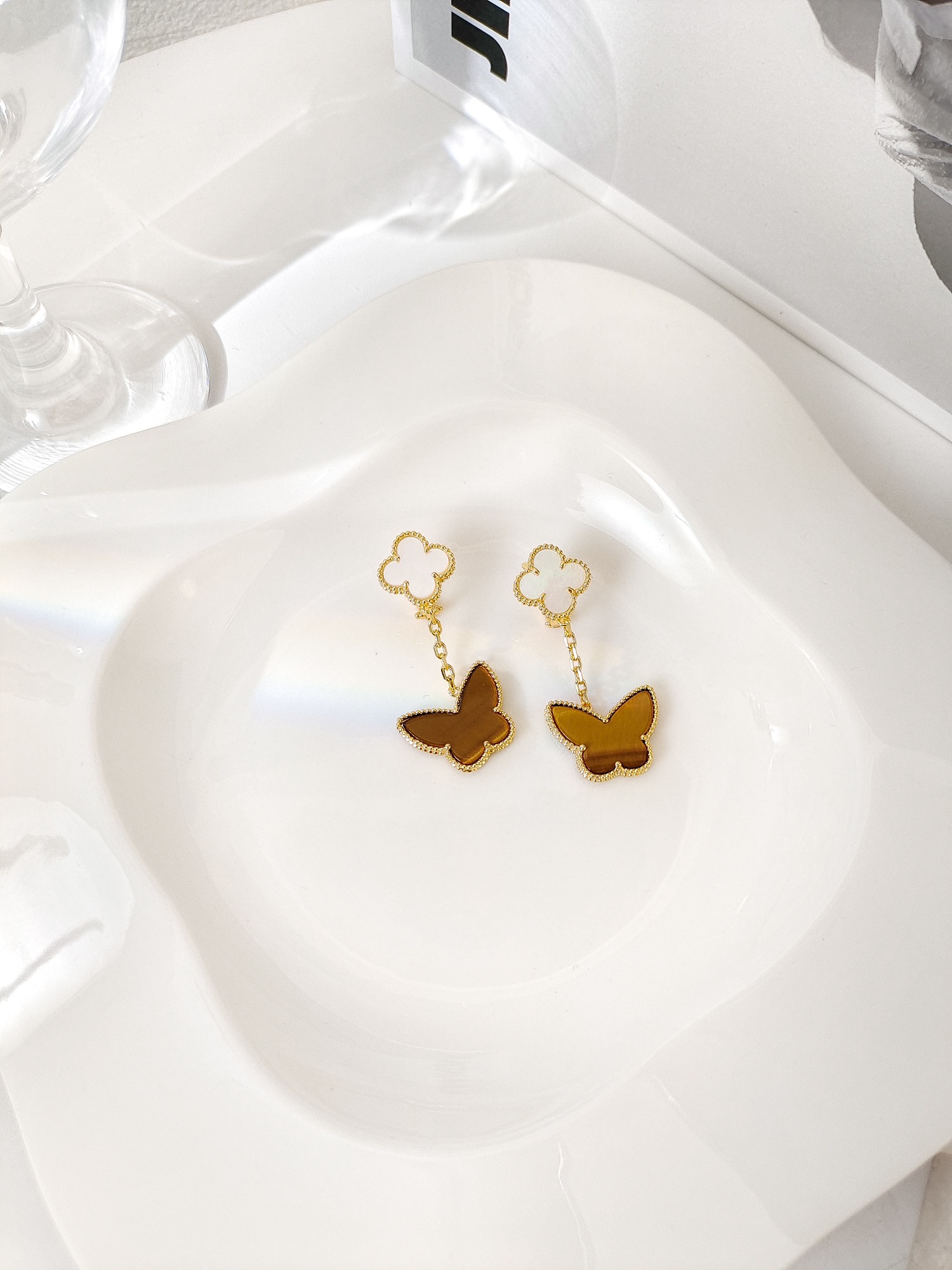 [TOP] Van Cleef & Arpels Tiger Eye Stone Double Flower Earrings