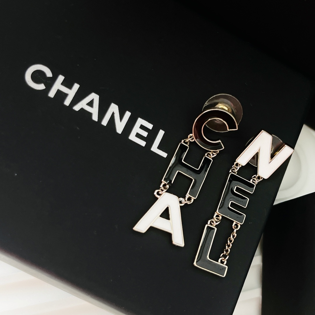 [TOP] CHANEL Enamel Letter Tassels Earrings
