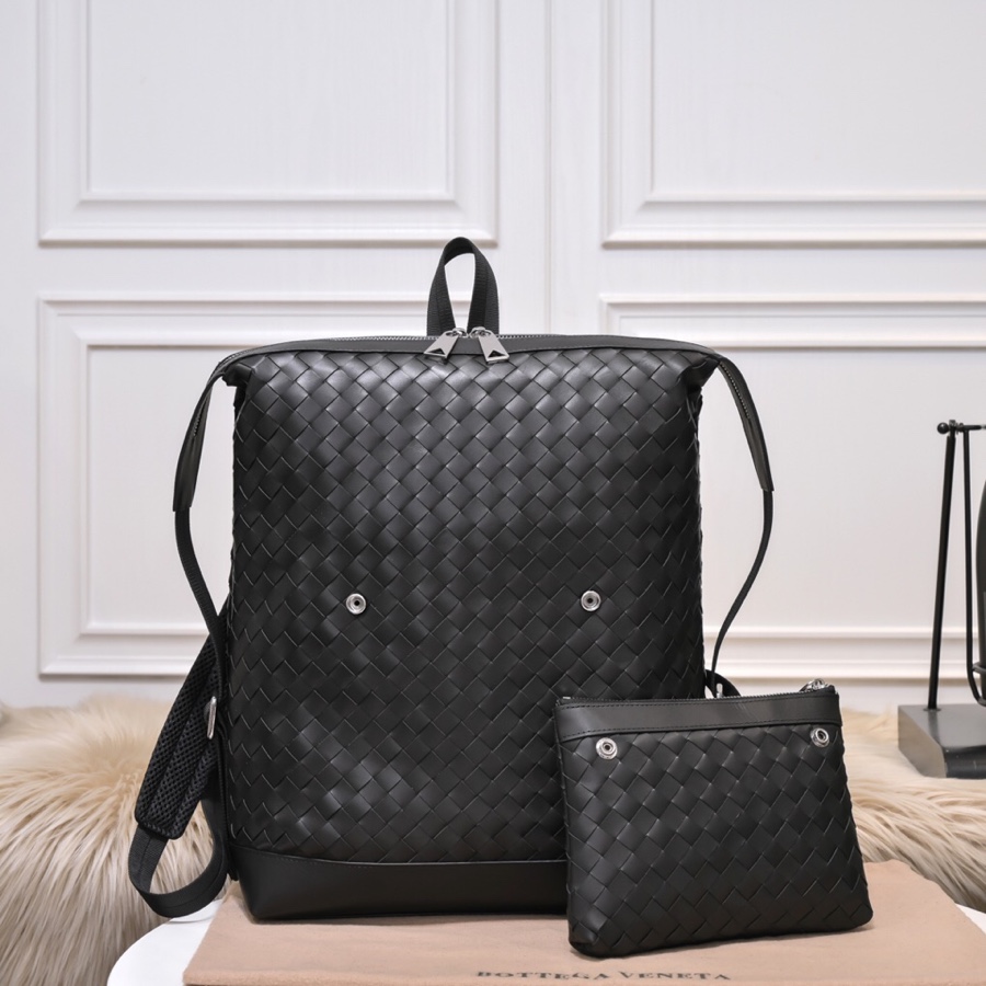 [TOP] Bottega Veneta Handwoven Cowhide Backpack- Black