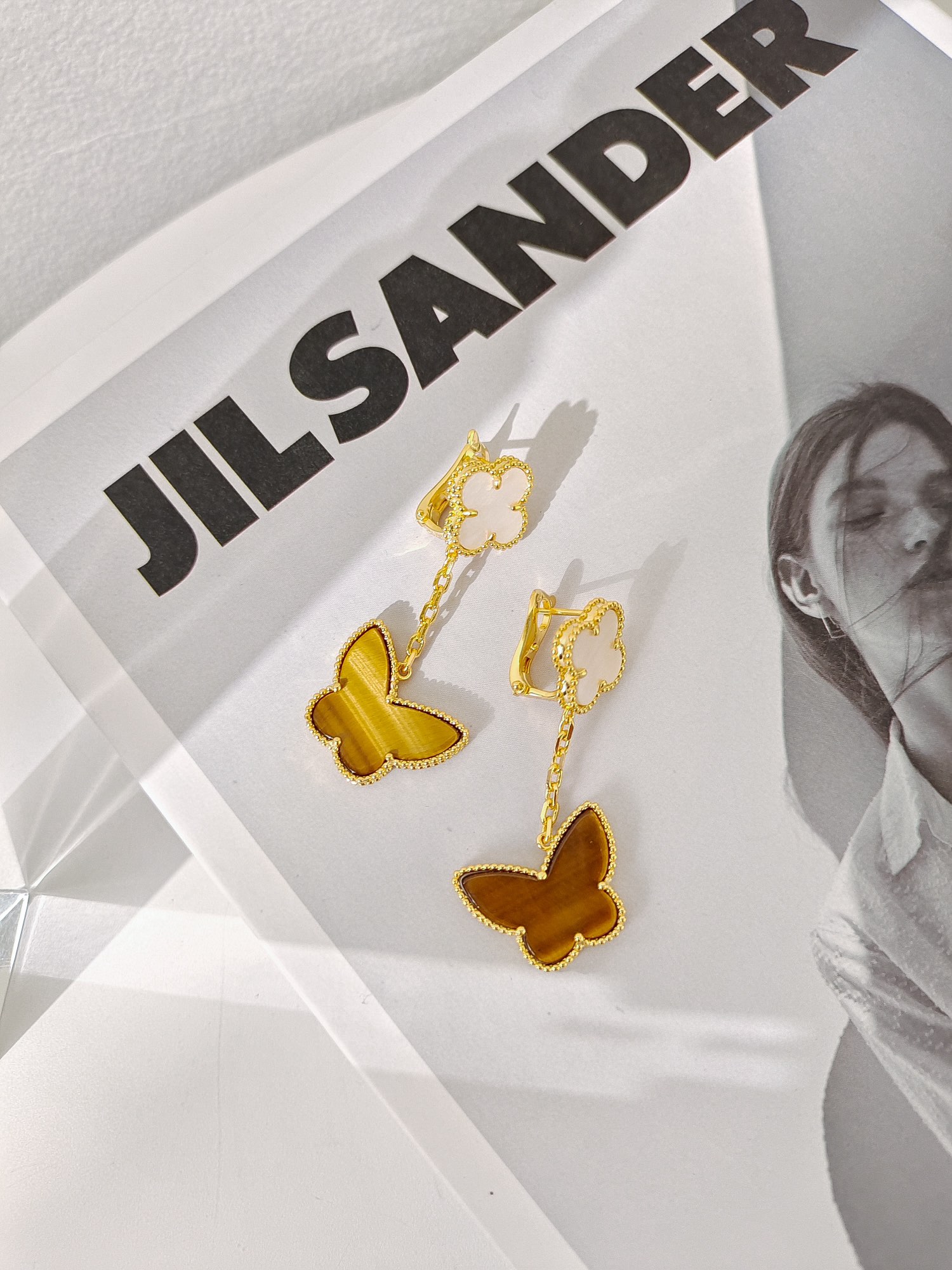 [TOP] Van Cleef & Arpels Tiger Eye Stone Double Flower Earrings