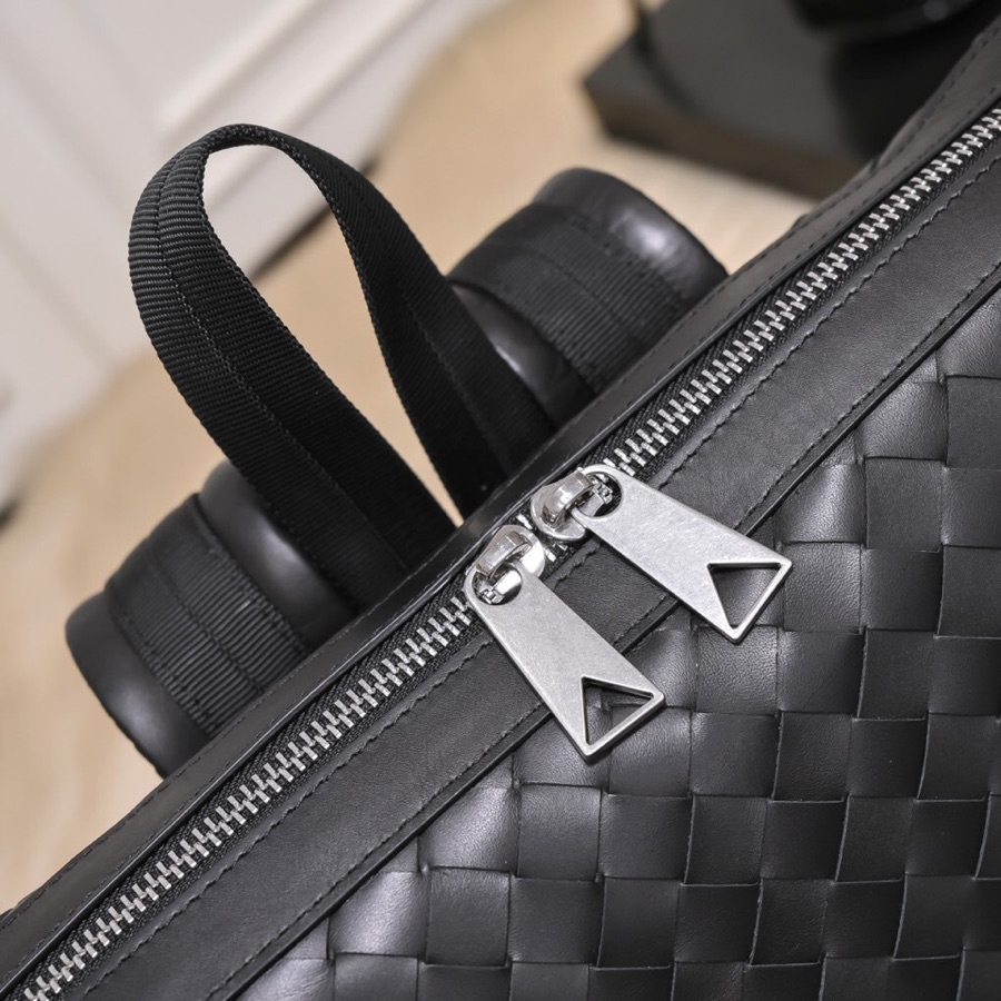 [TOP] Bottega Veneta Handwoven Cowhide Backpack- Black