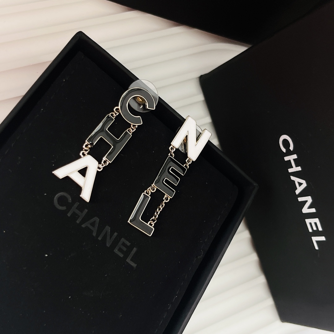[TOP] CHANEL Enamel Letter Tassels Earrings