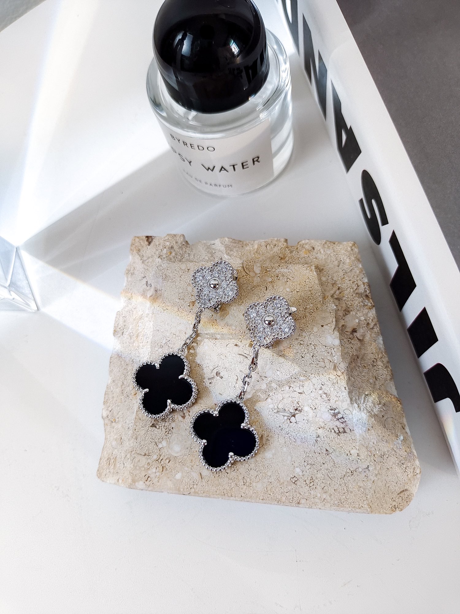 [TOP] Van Cleef & Arpels Earrings-Black