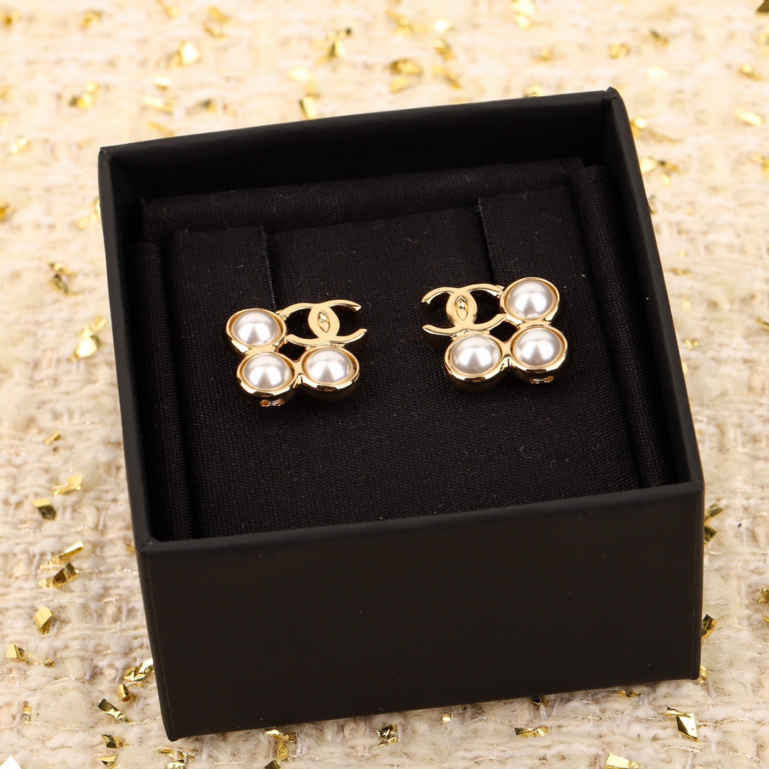 [TOP] CHANEL CC Pearl Earrings
