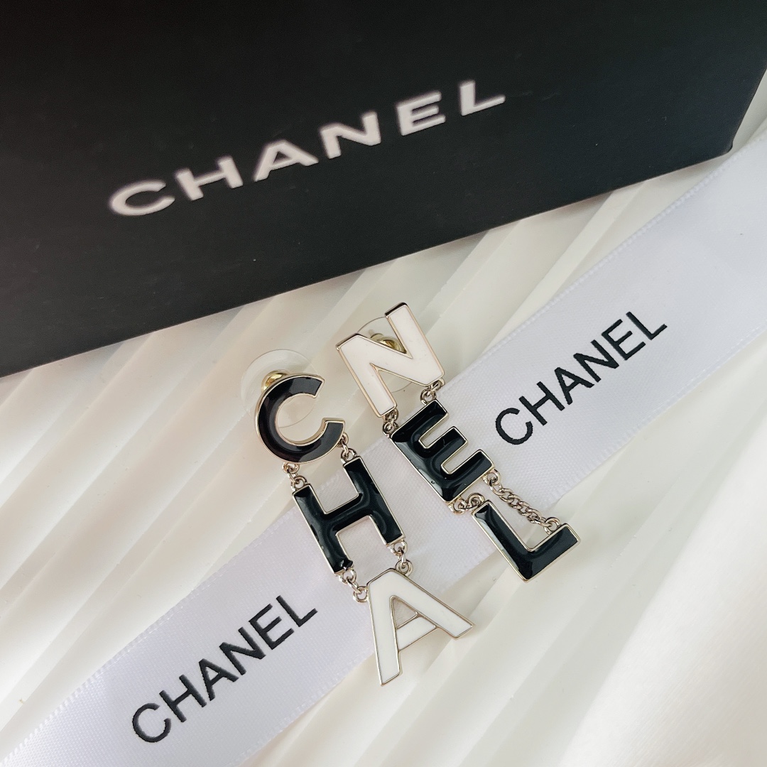 [TOP] CHANEL Enamel Letter Tassels Earrings