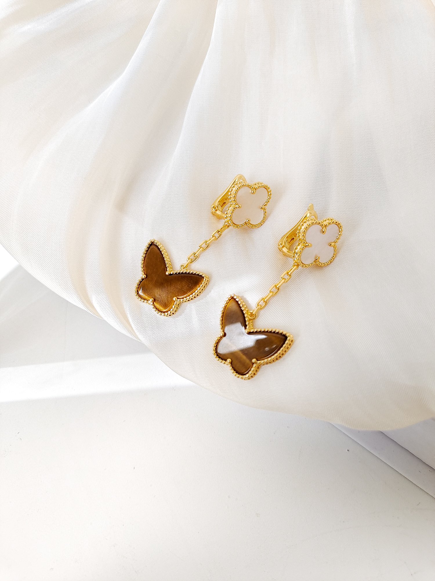 [TOP] Van Cleef & Arpels Tiger Eye Stone Double Flower Earrings