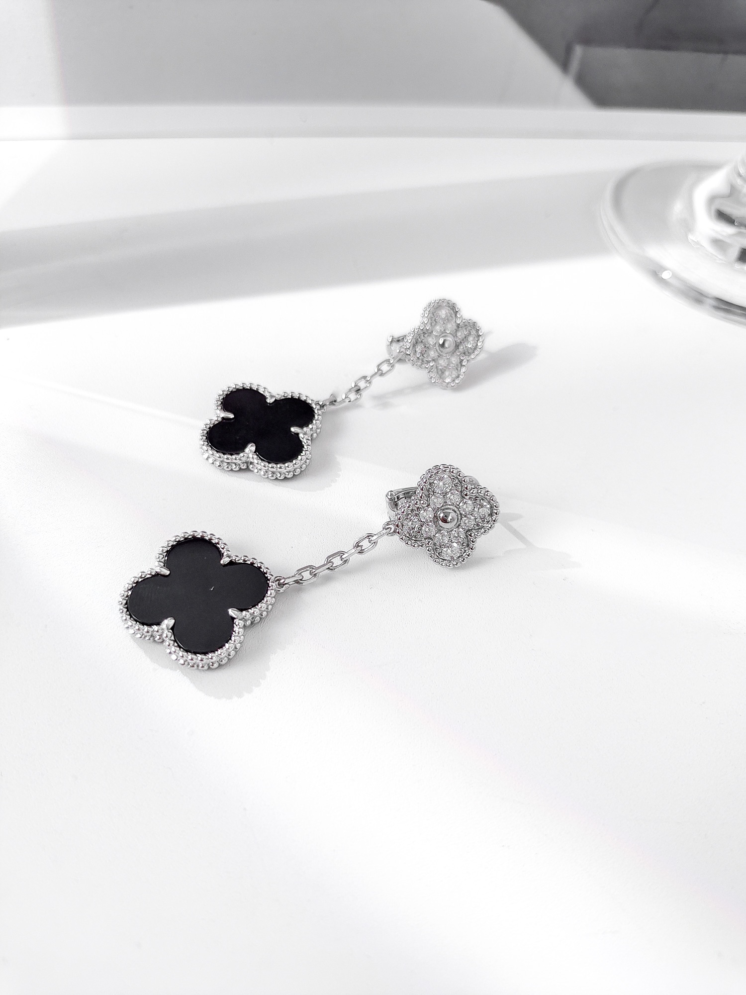 [TOP] Van Cleef & Arpels Earrings-Black