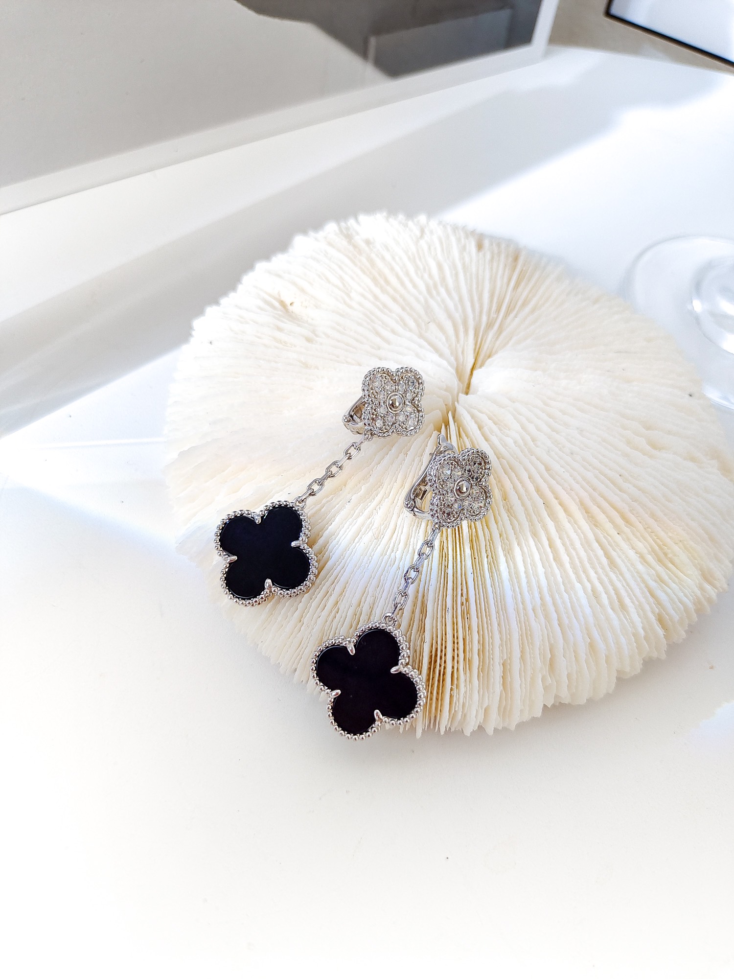 [TOP] Van Cleef & Arpels Earrings-Black