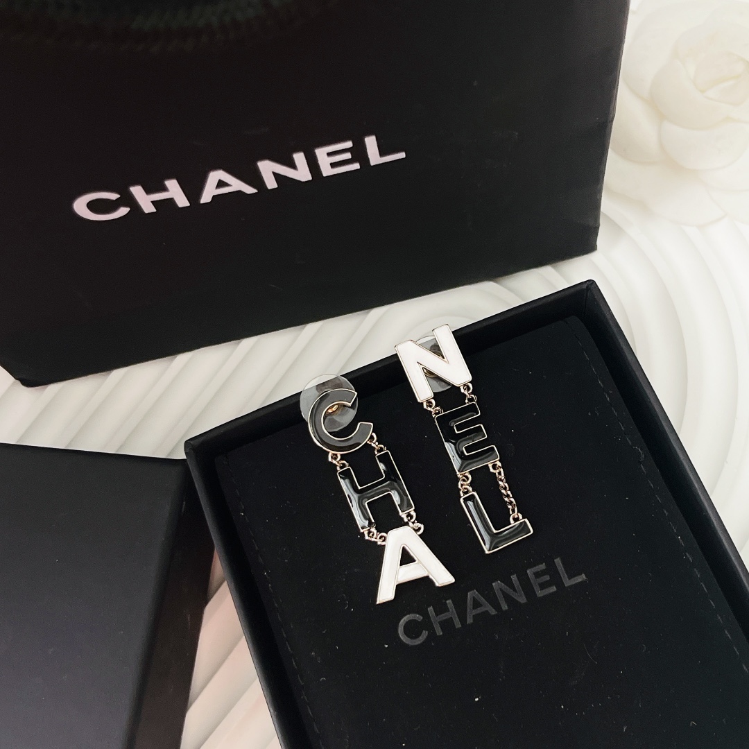 [TOP] CHANEL Enamel Letter Tassels Earrings