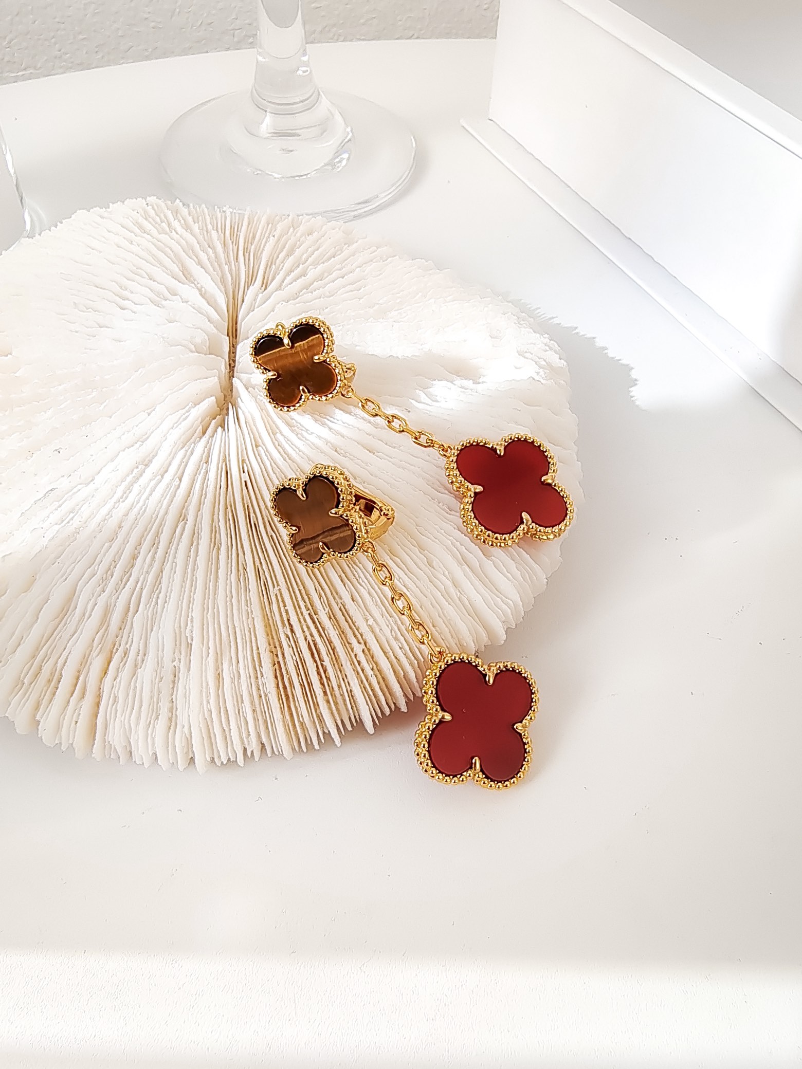 [TOP] Van Cleef & Arpels Earrings-Red