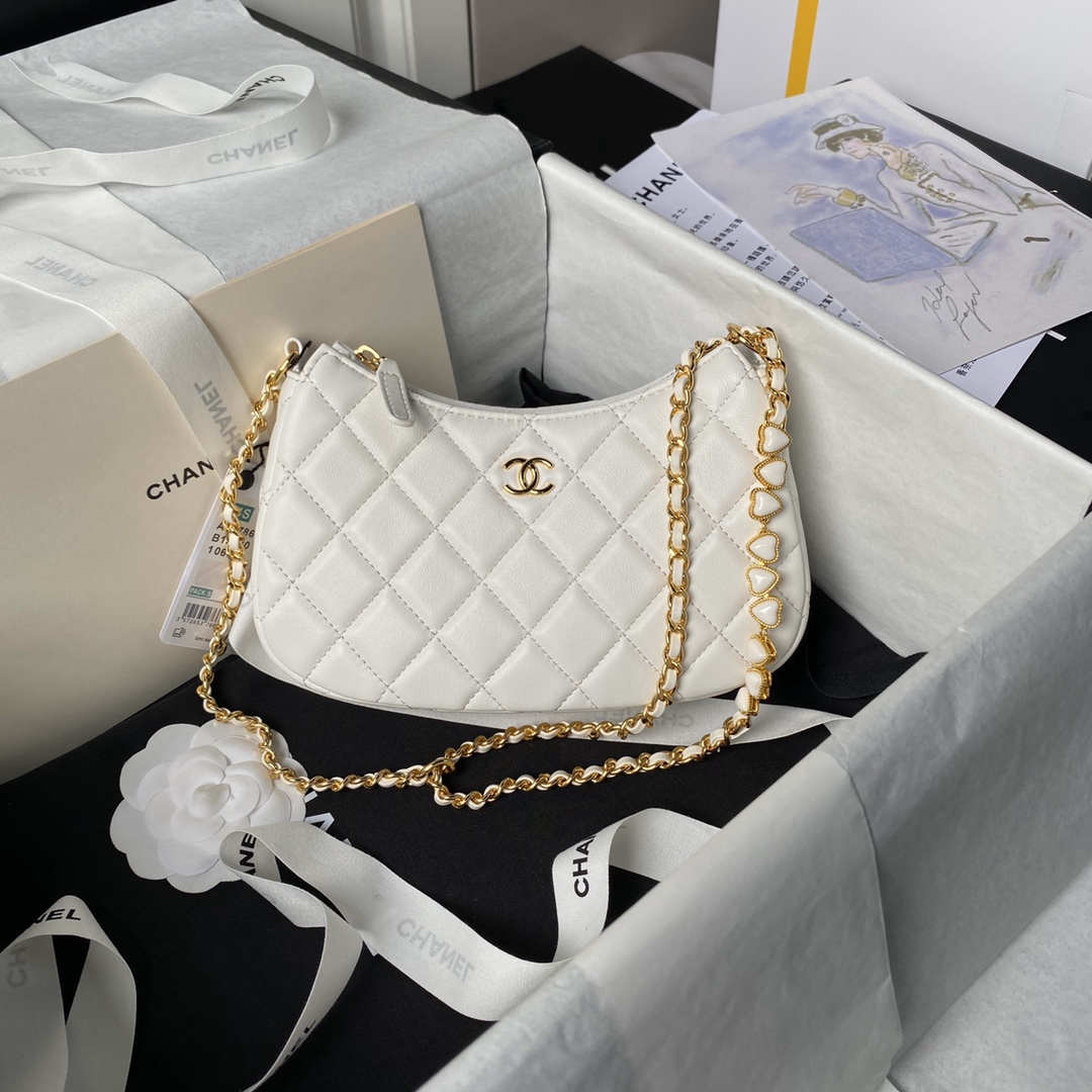 [TOP] CHANEL Enamel Buckle Hobo Heart Chain Bag 13x20x4.5cm - 3 Color